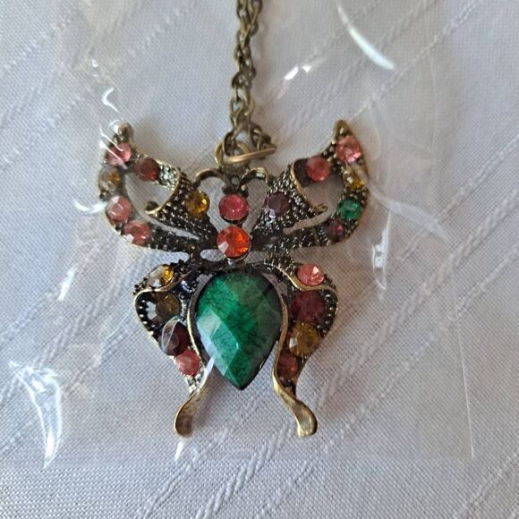 Ladies pendant necklace and earring set Nwt - Picture 6 of 7
